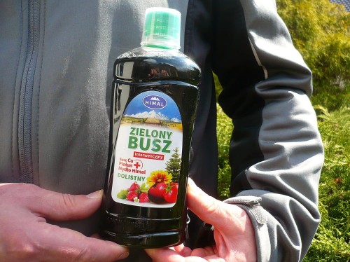 Nawóz dolistny Zielony Busz z miedzią, mydłem Himal i piołunem 500 ml
